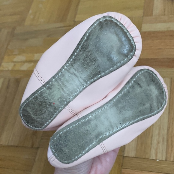 DANSKIN Co. Freestyle - Toddler 9 - Light Pink Leather Ballet Shoes - Picture 4 of 10